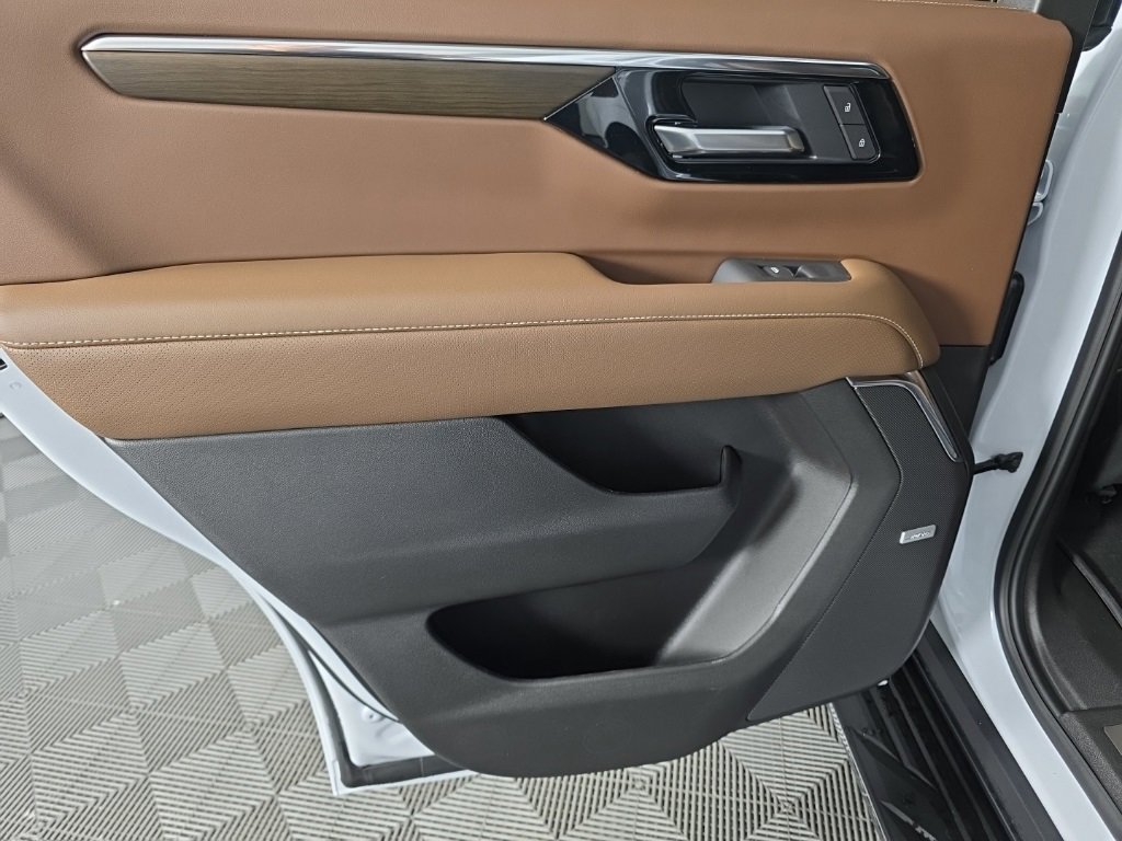 New 2026 Chevrolet Tahoe High Country w/ Sun And Tow Package image 32