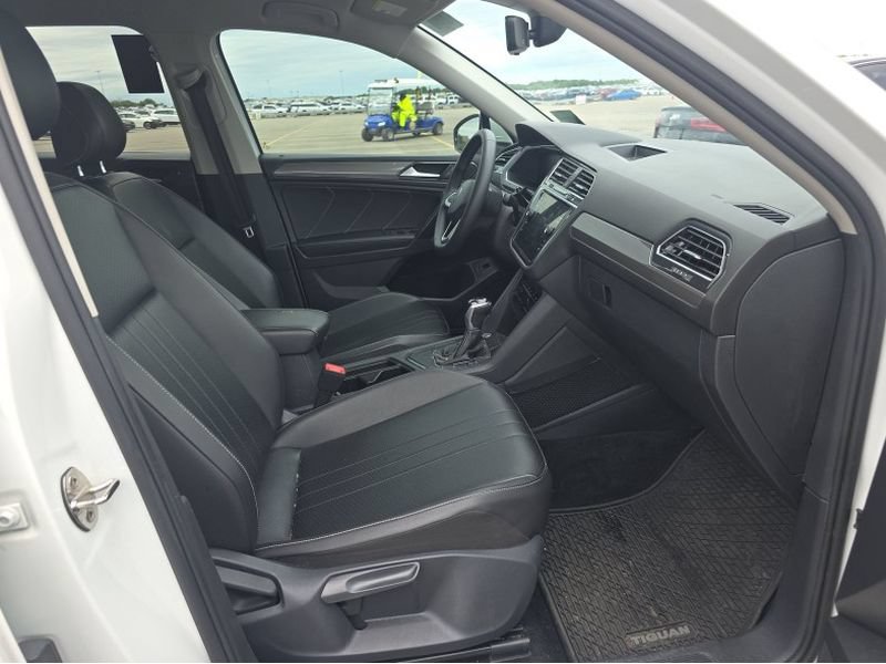 Used 2022 Volkswagen Tiguan SE FWD image 28