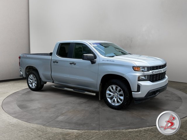 Used 2019 Chevrolet Silverado 1500 Custom w/ Custom Convenience Package AWD/4WD image 1