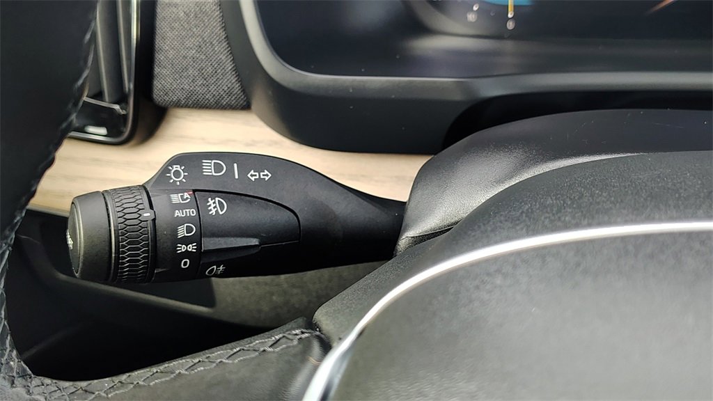 Certified 2025 Volvo XC90 B6 Plus image 17