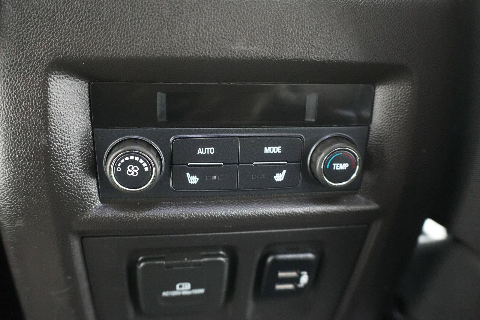 Used 2018 Chevrolet Traverse Premier w/ Driver Confidence II Package FWD image 30
