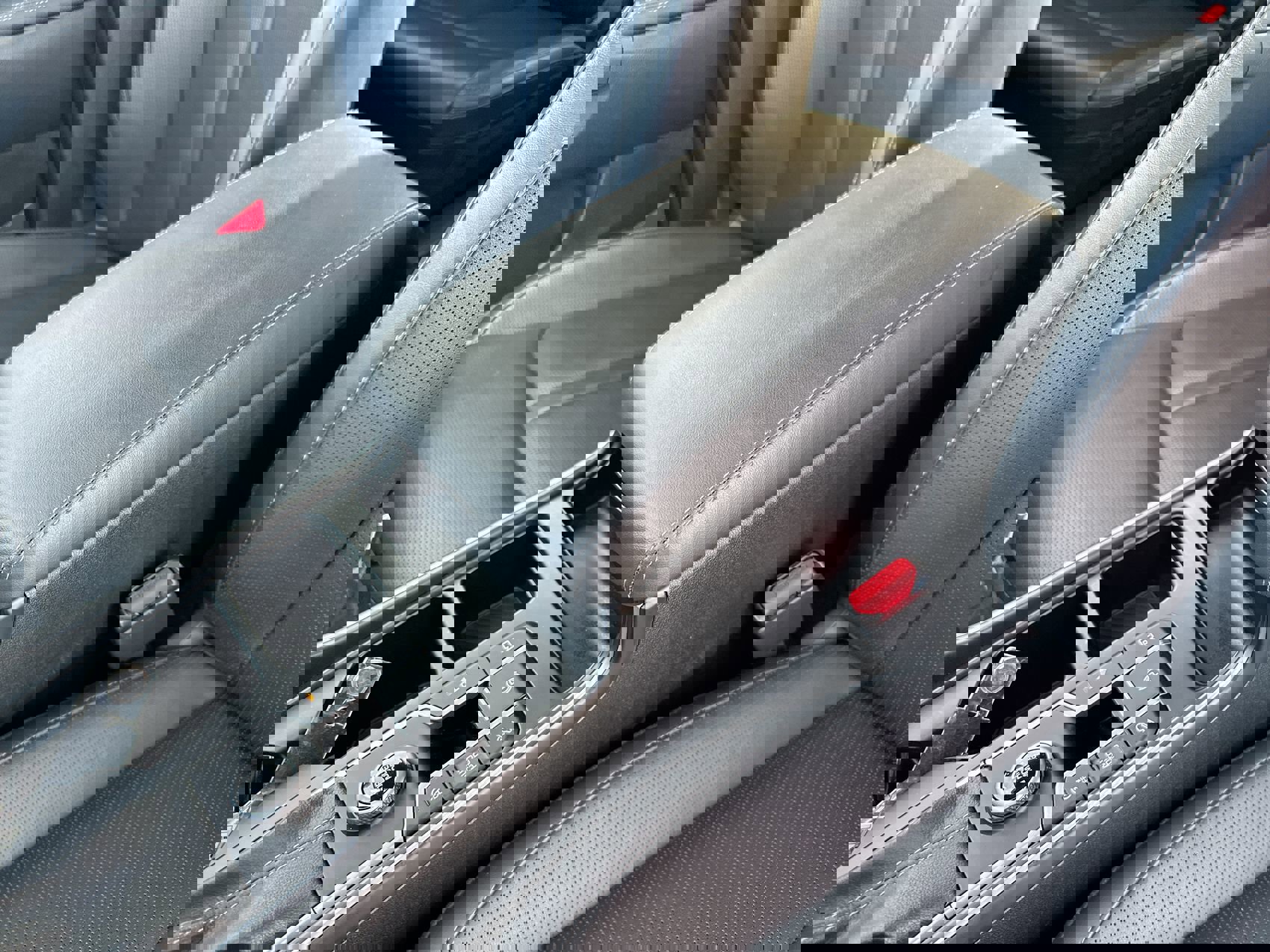 Used 2025 Kia Sorento EX w/ Panoramic Sunroof Package FWD image 21