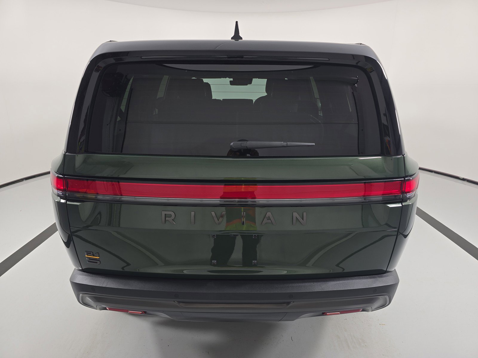Used 2025 Rivian R1S Premium image 4