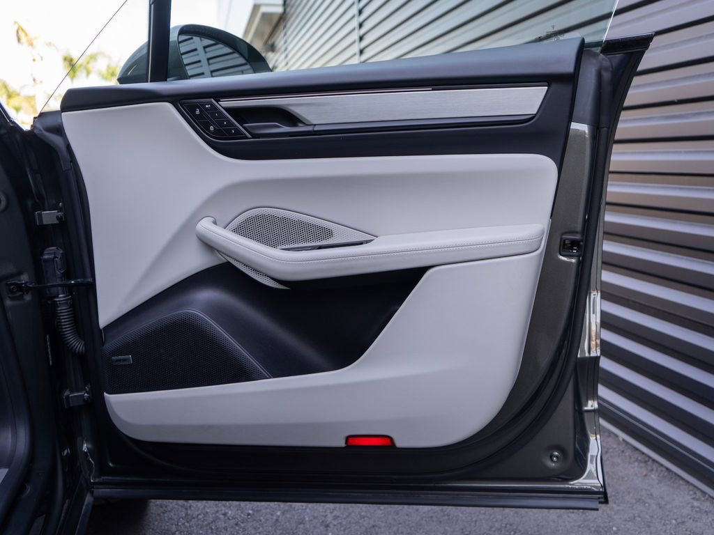 Used 2024 Porsche Macan 4 Electric image 34