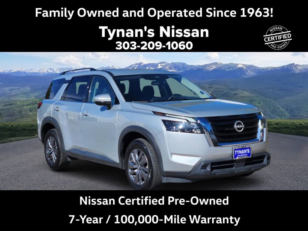 Used 2025 Nissan Pathfinder SV image 1