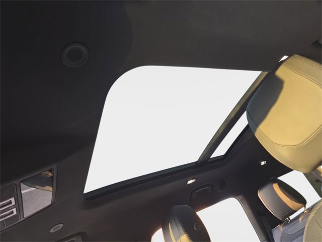 Used 2024 Land Rover Defender 130 X-Dynamic SE image 29