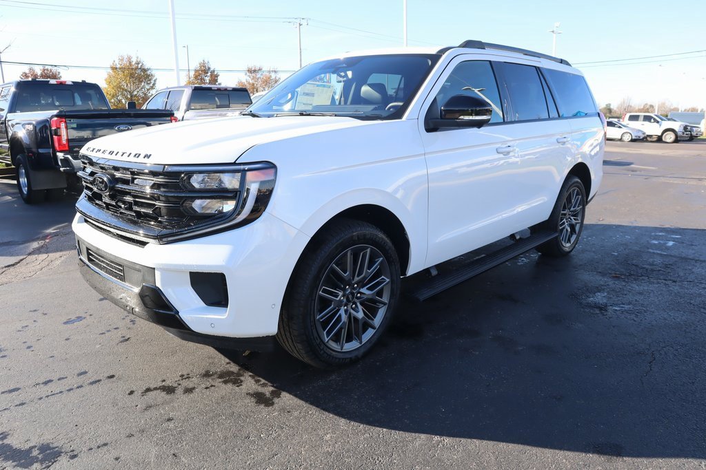 New 2025 Ford Expedition Platinum w/ Stealth Performance Package image 10