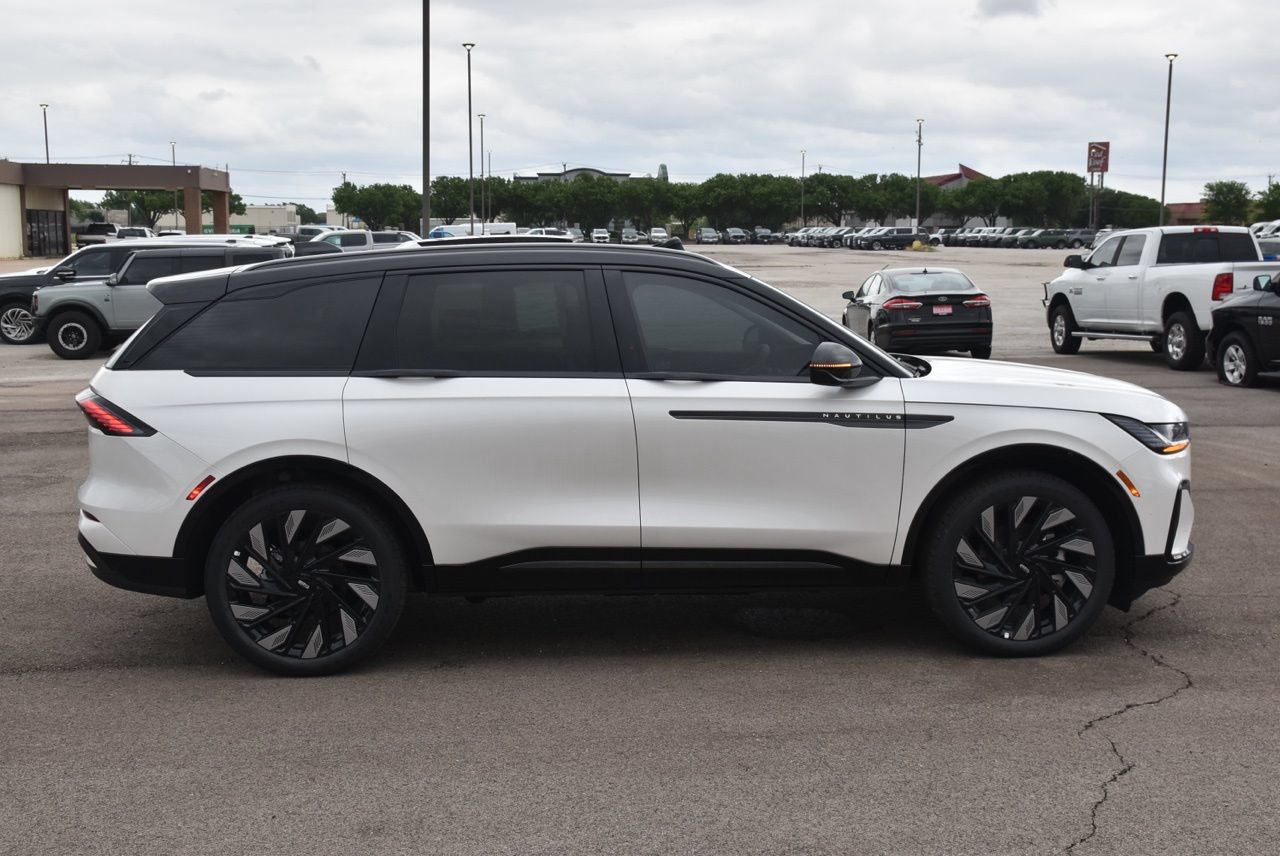New 2026 Lincoln Nautilus Reserve AWD/4WD image 12