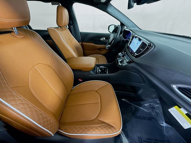 New 2026 Chrysler Pacifica Pinnacle image 28