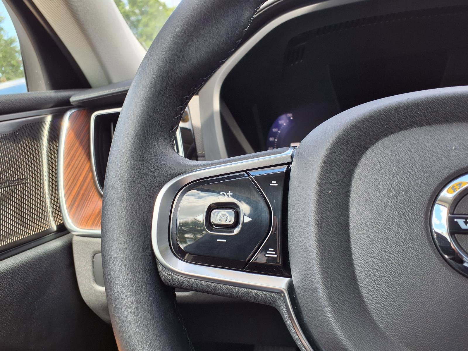 Certified 2023 Volvo XC60 B5 Ultimate w/ Climate Package image 29