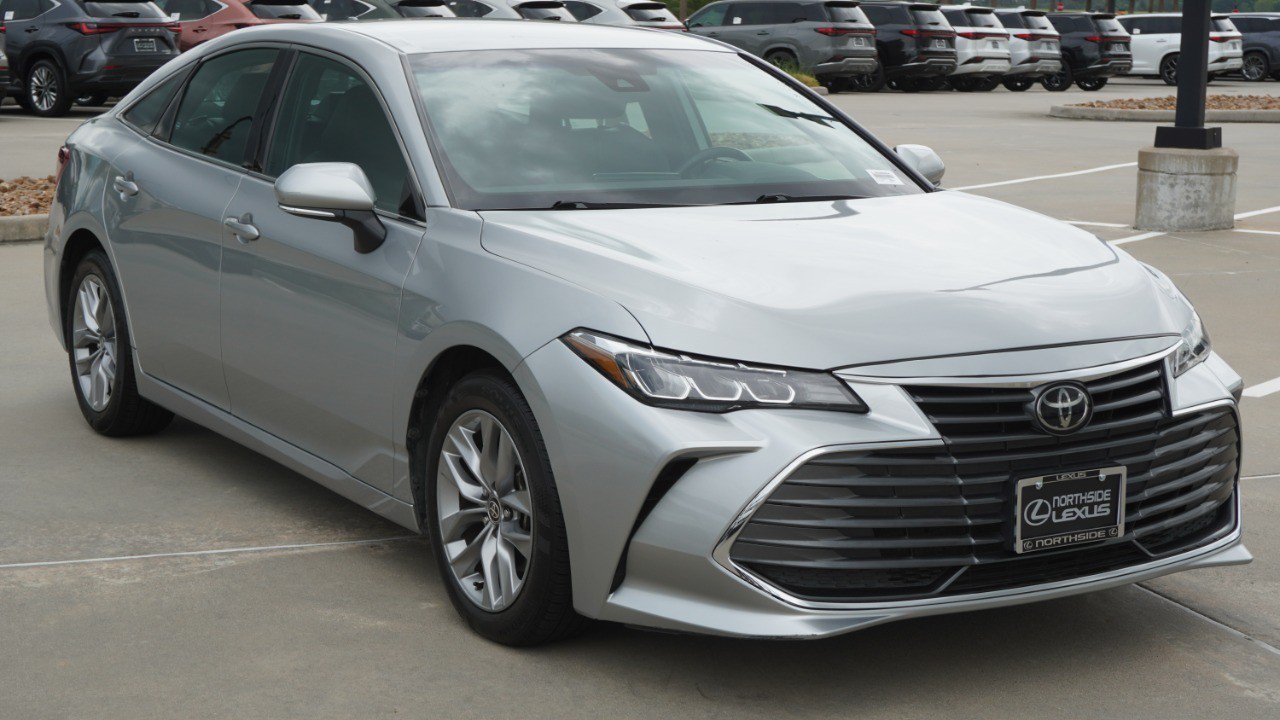 Used 2022 Toyota Avalon XLE FWD image 3