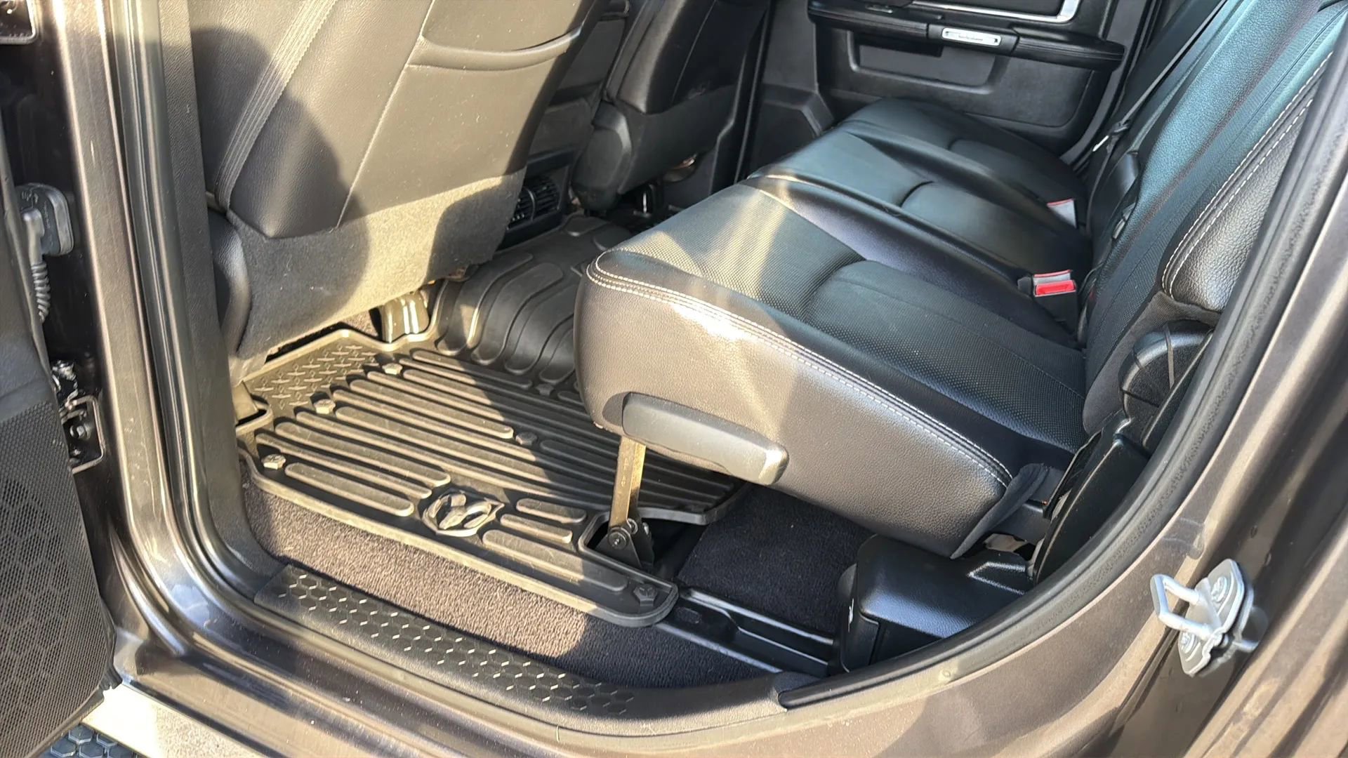 Used 2018 RAM 3500 Laramie image 53