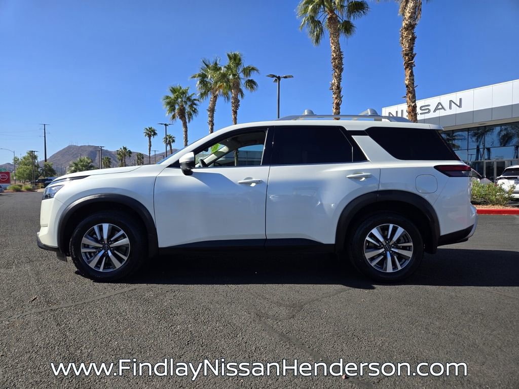 Used 2024 Nissan Pathfinder SL FWD image 3