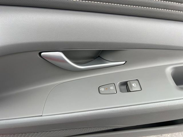 Used 2025 Hyundai Elantra SEL image 33