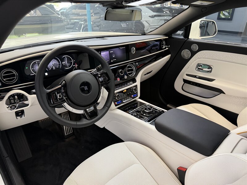 Used 2025 Rolls-Royce Spectre w/ Spectre Launch Package AWD/4WD image 15