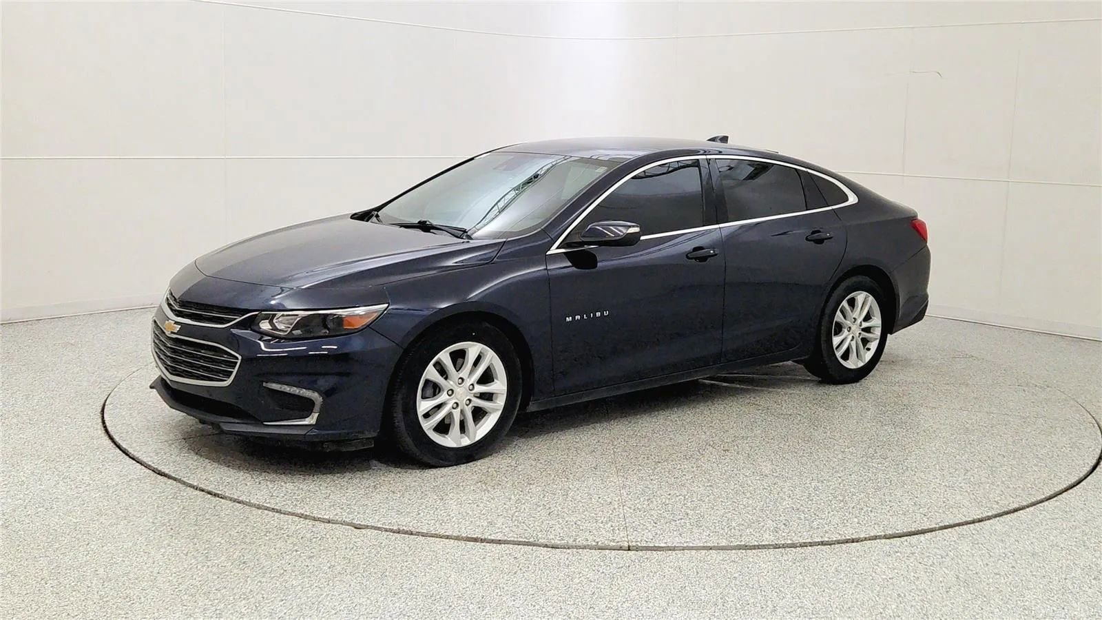 Used 2018 Chevrolet Malibu Hybrid w/ Driver Confidence Package image 3