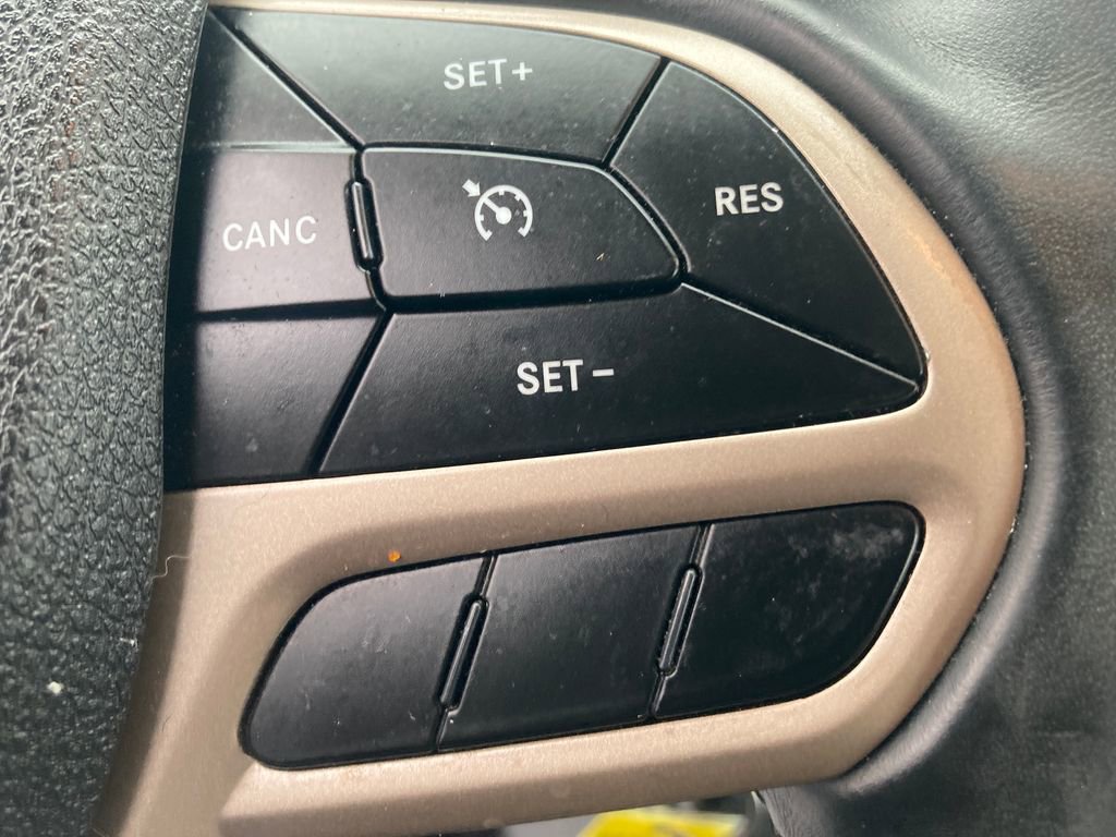 Used 2017 Jeep Cherokee Latitude image 40