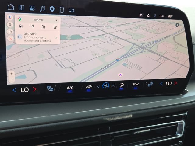 Used 2025 Chevrolet Traverse LT w/ LPO, Floor Liner Package FWD image 3