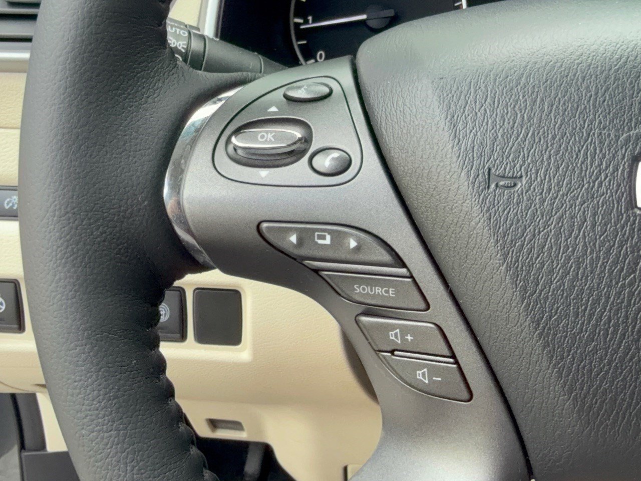 Used 2020 Nissan Murano SL FWD image 18