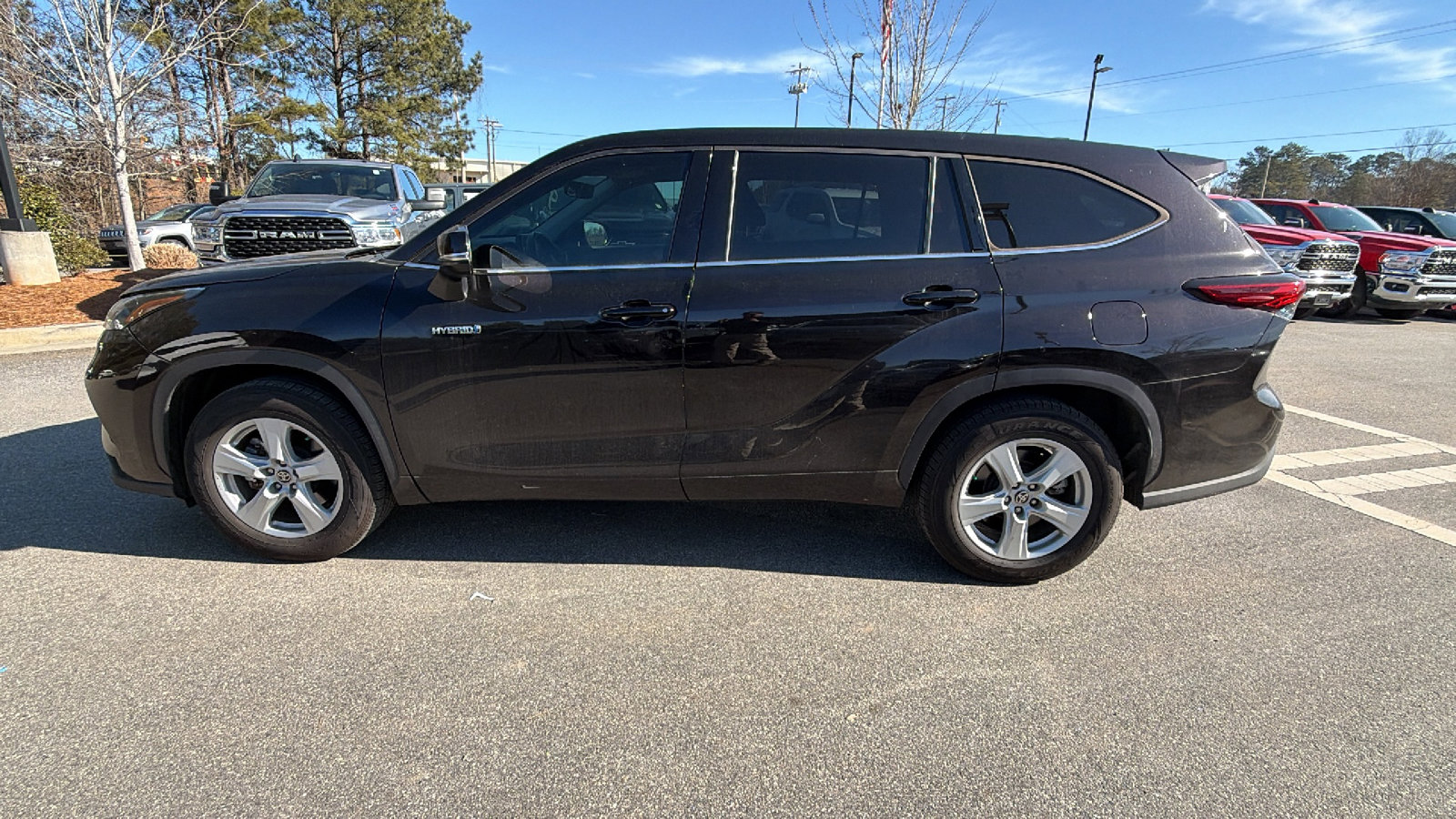 Used 2020 Toyota Highlander LE image 11