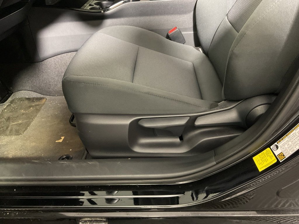 Used 2025 Toyota Prius LE image 20