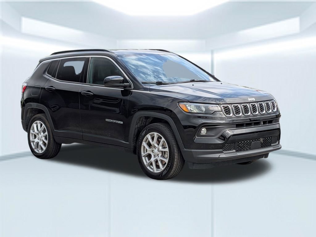 Used 2024 Jeep Compass Latitude AWD/4WD image 9