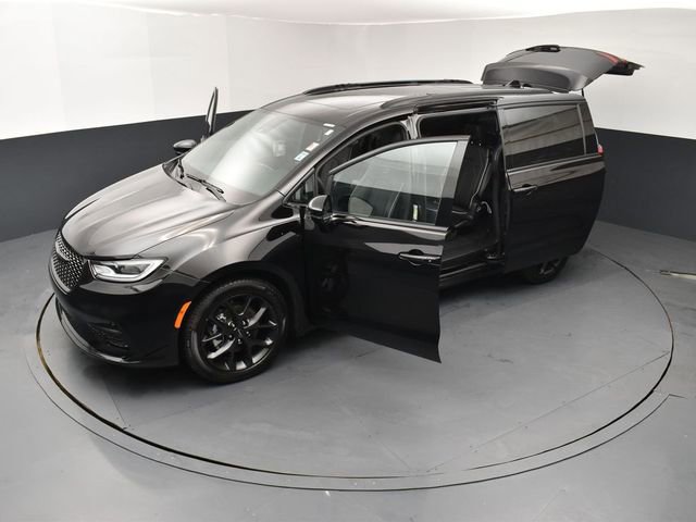 Used 2024 Chrysler Pacifica Limited w/ S Appearance Package image 27