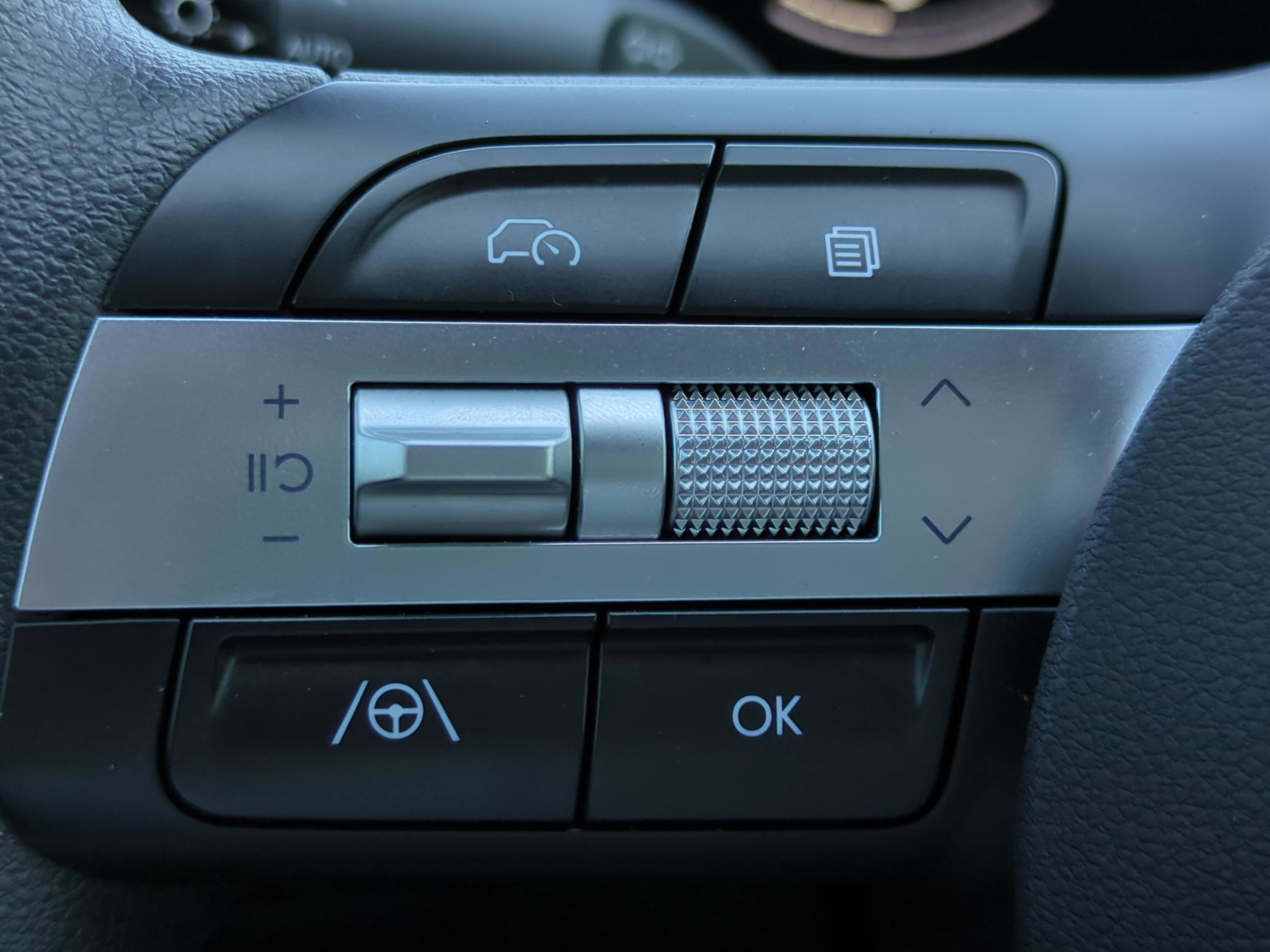 Certified 2025 Hyundai Santa Cruz SE FWD image 19