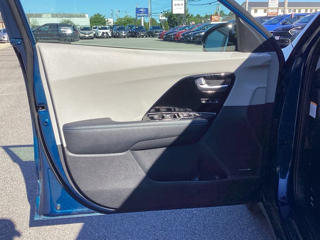 Used 2020 Kia Niro EX Premium FWD image 9