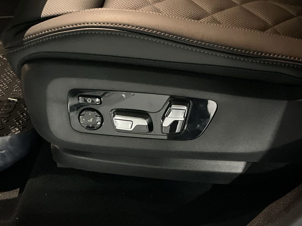 New 2026 BMW X6 xDrive40i w/ Climate Comfort Package image 12