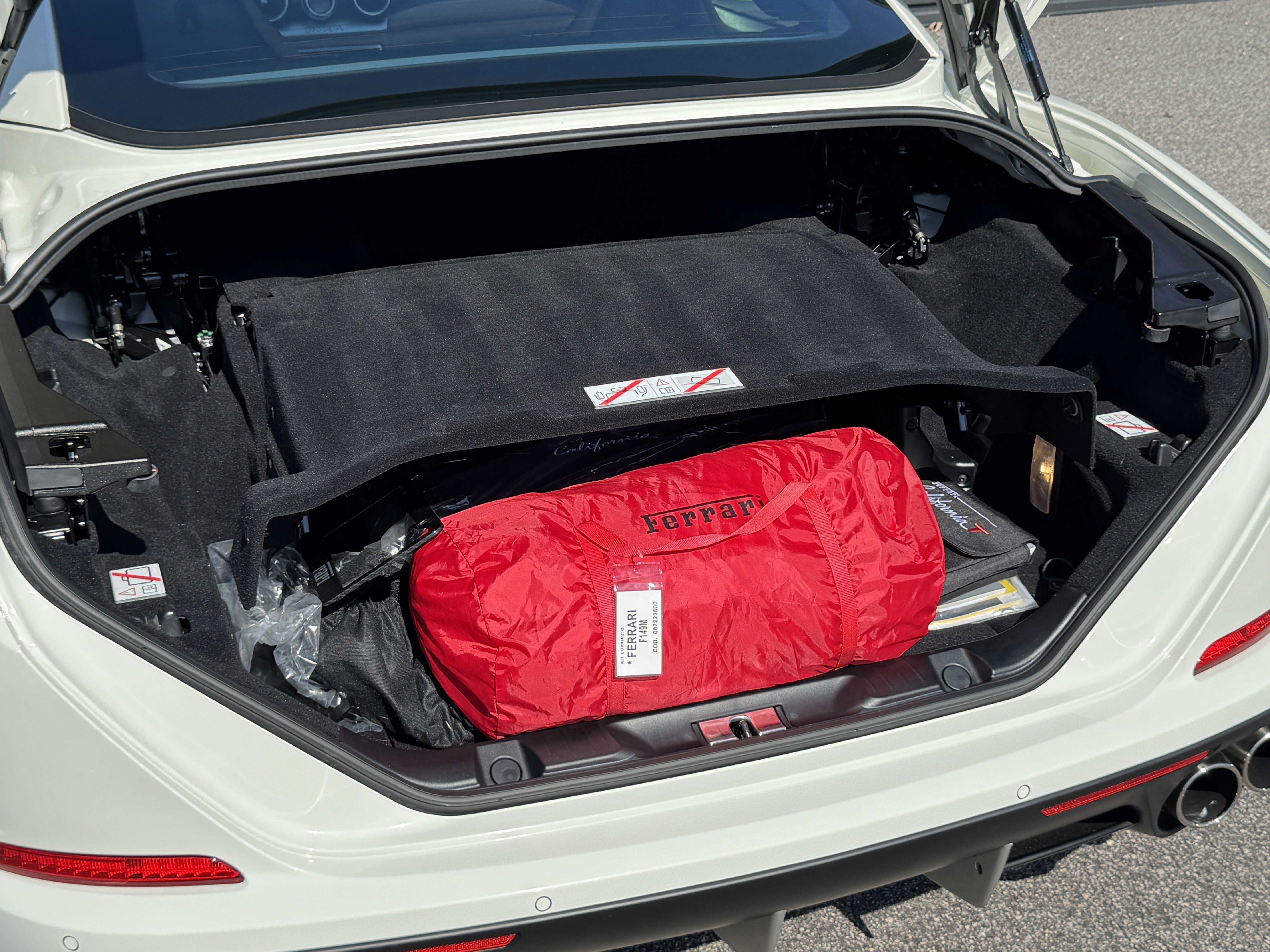 Used 2017 Ferrari California T image 27