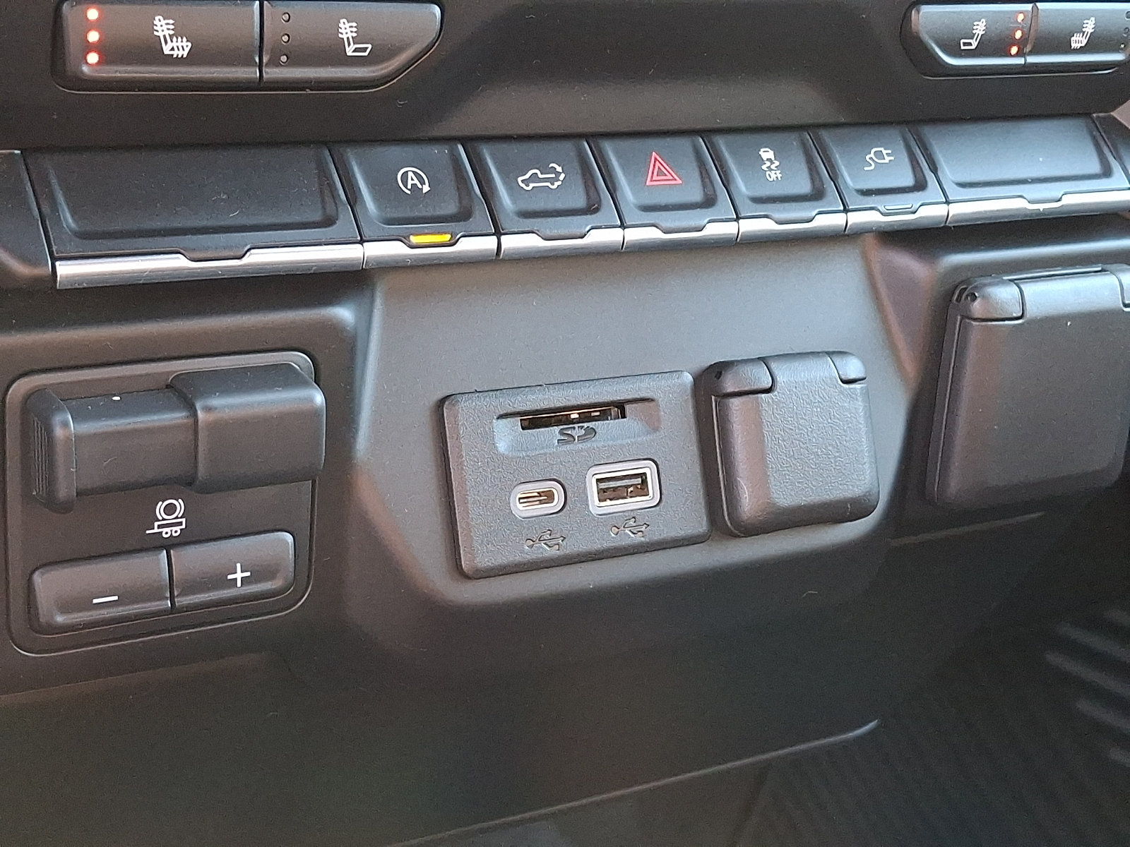 Used 2021 Chevrolet Silverado 1500 LT w/ Convenience Package II AWD/4WD image 25
