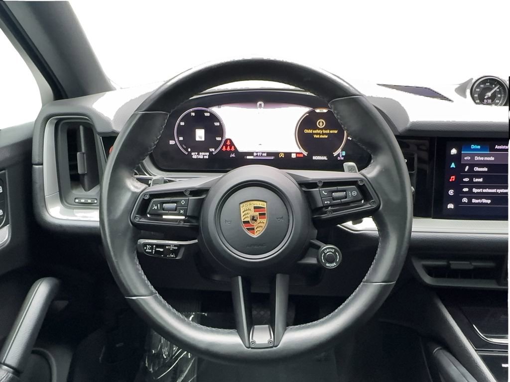 Used 2024 Porsche Cayenne Coupe image 38