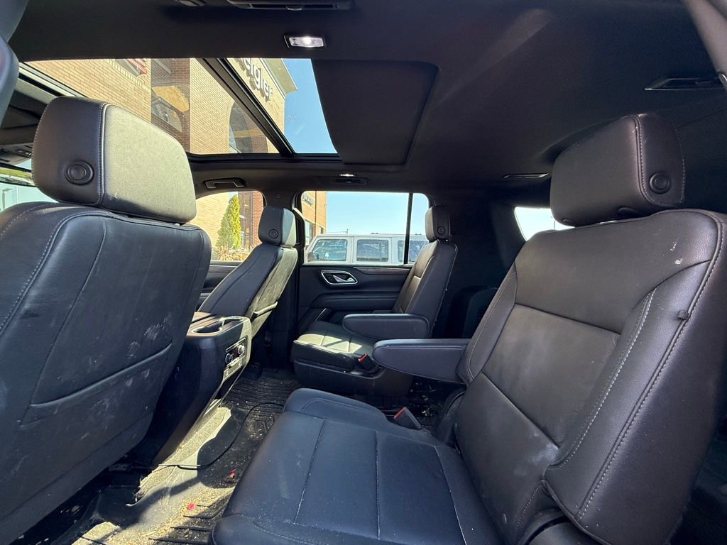 Used 2022 Chevrolet Suburban LT image 9