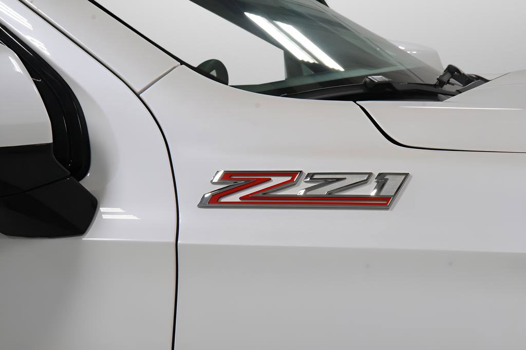 Used 2025 Chevrolet Suburban Z71 image 30