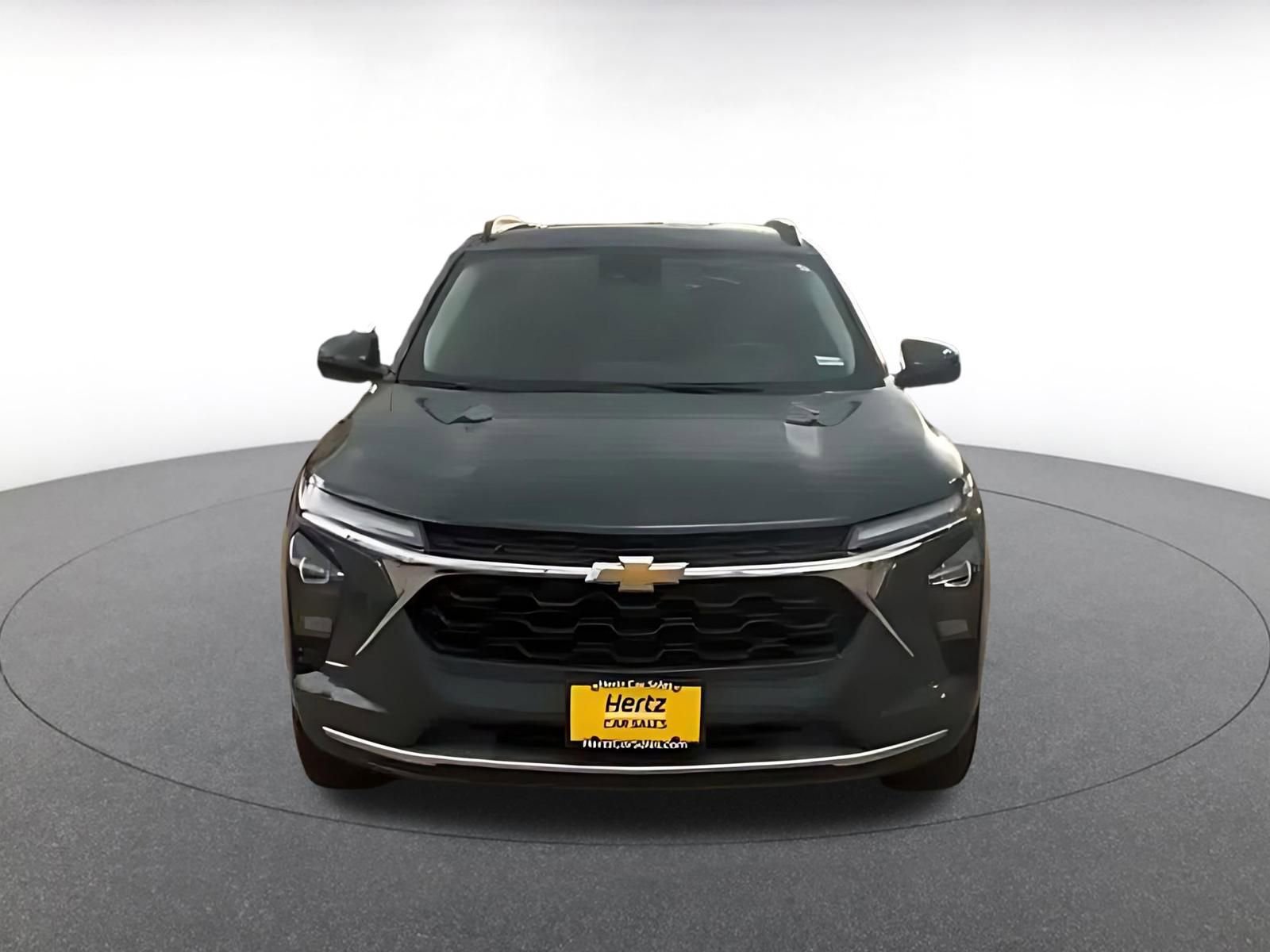 Used 2025 Chevrolet Trax LT FWD image 4