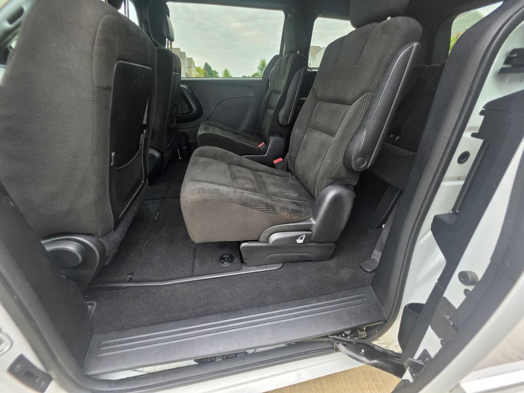Used 2017 Dodge Grand Caravan SE FWD image 24