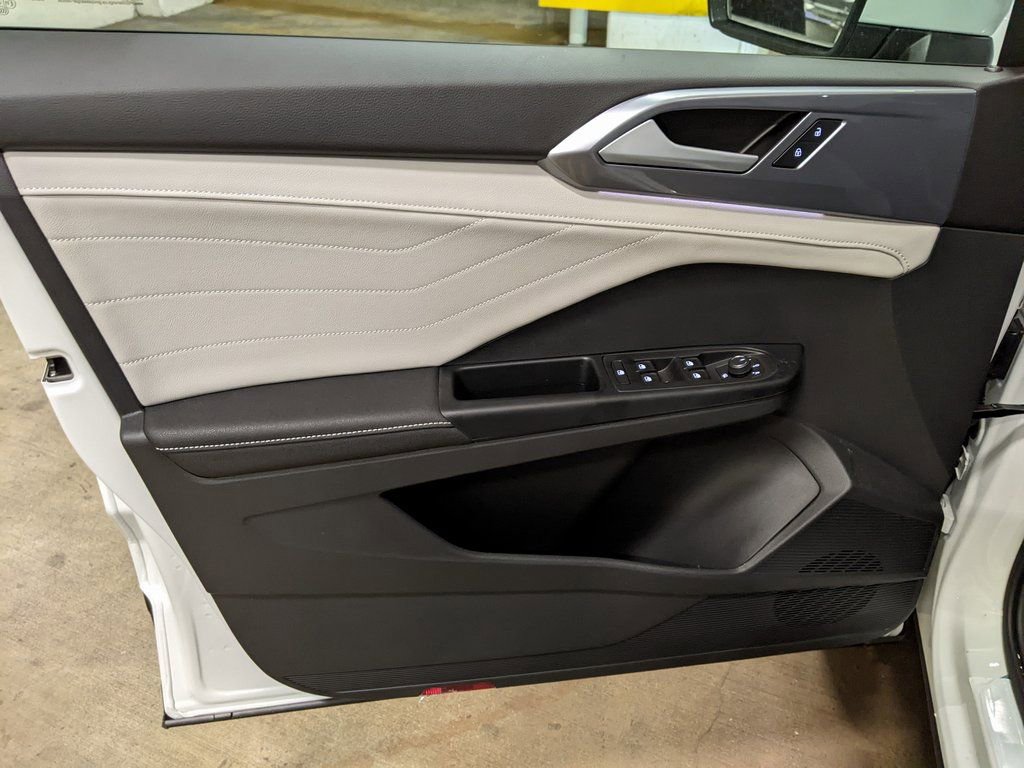 New 2026 Volkswagen Taos SEL AWD/4WD image 9