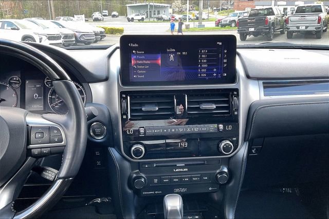 Used 2023 Lexus GX 460 Premium w/ Accessory Package image 9