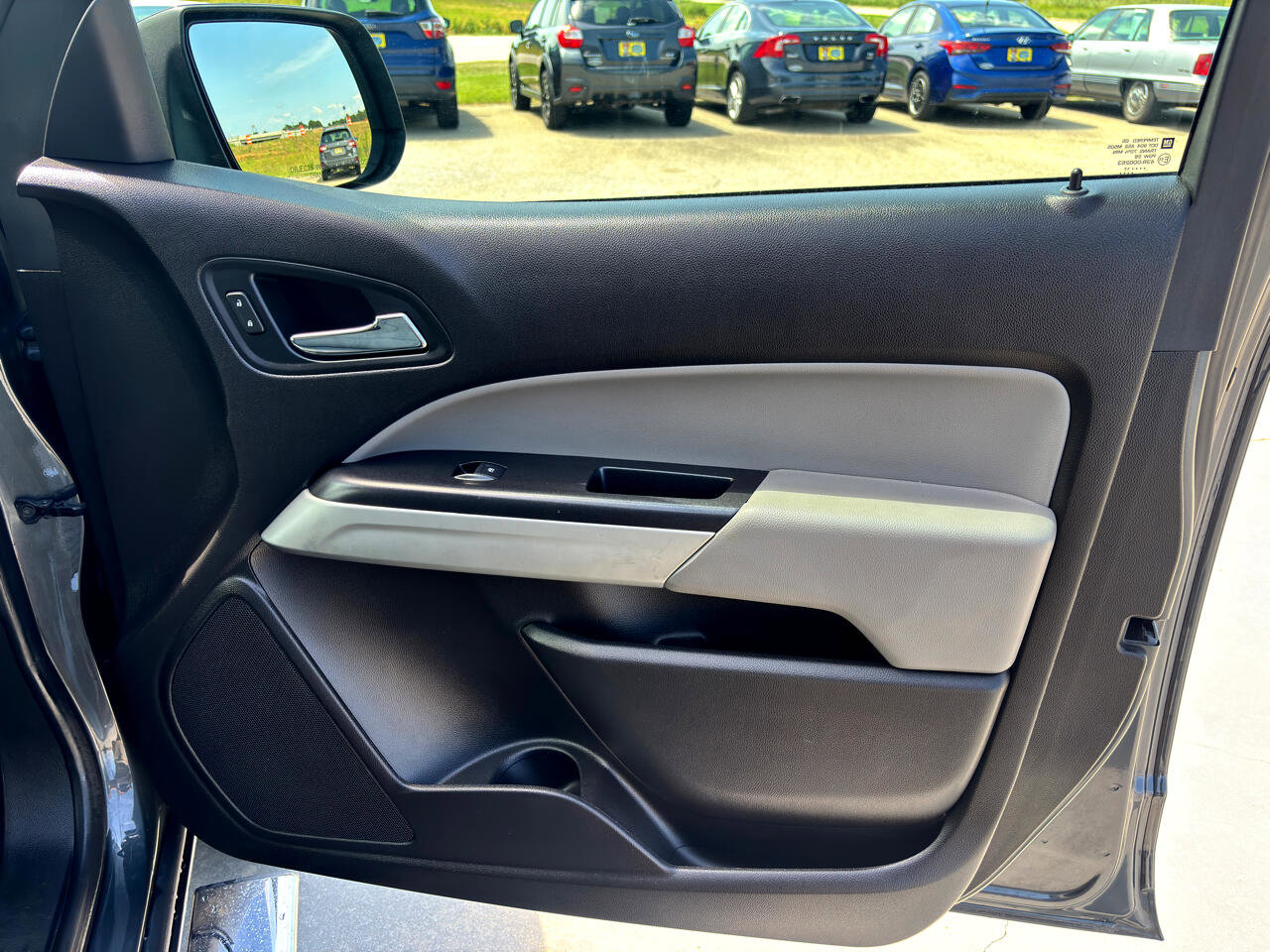 Used 2017 Chevrolet Colorado LT w/ Safety Package image 26