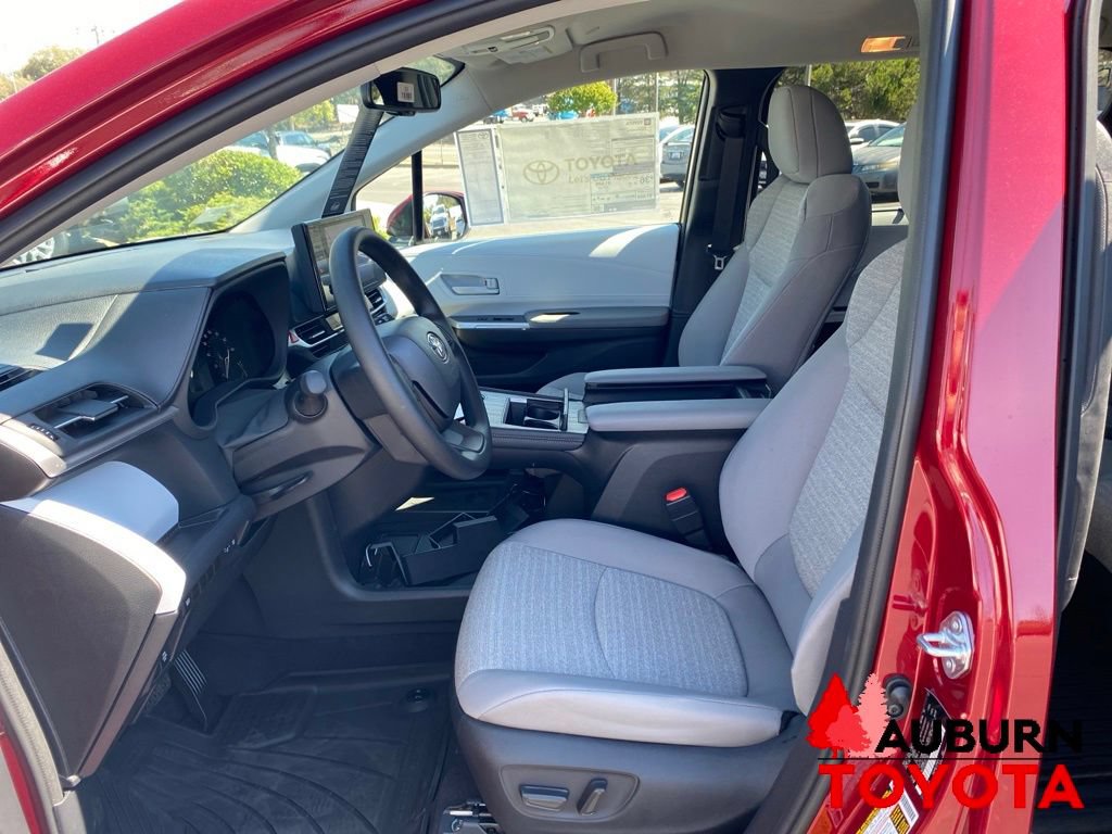 New 2026 Toyota Sienna LE FWD image 34