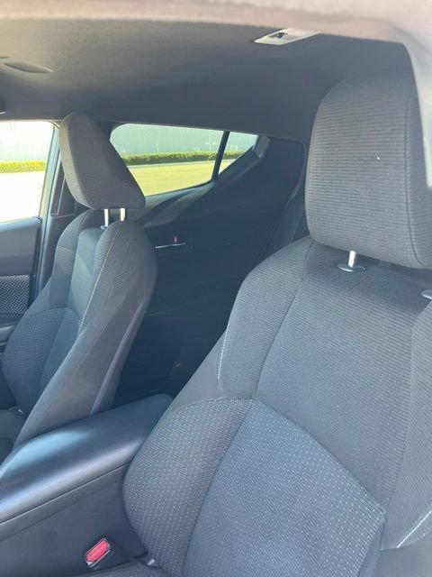 Used 2019 Toyota C-HR XLE FWD image 11