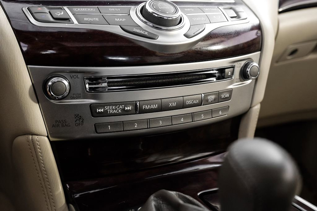 Used 2017 INFINITI Q70 L 3.7 image 26