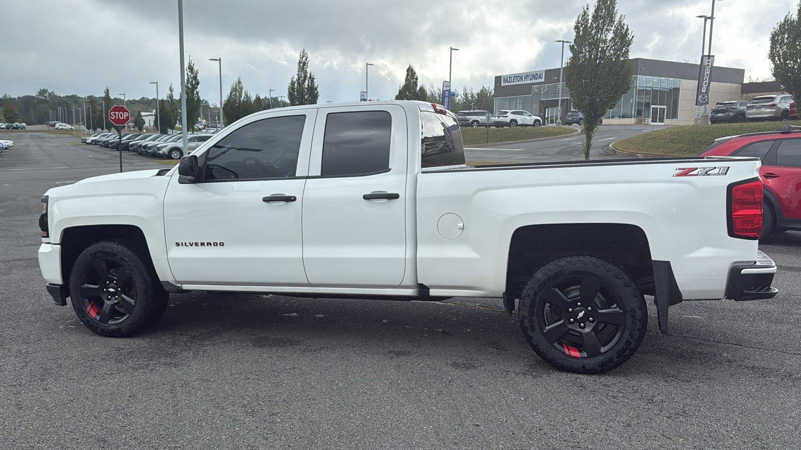 Used 2018 Chevrolet Silverado 1500 LT w/ Redline Edition image 11