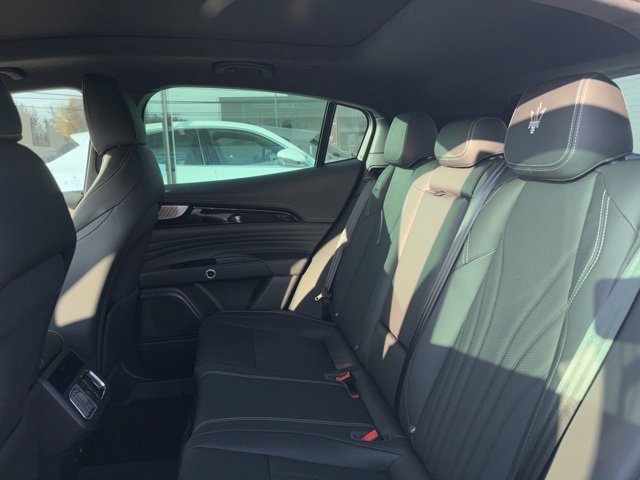 Used 2025 Maserati Grecale Modena image 11