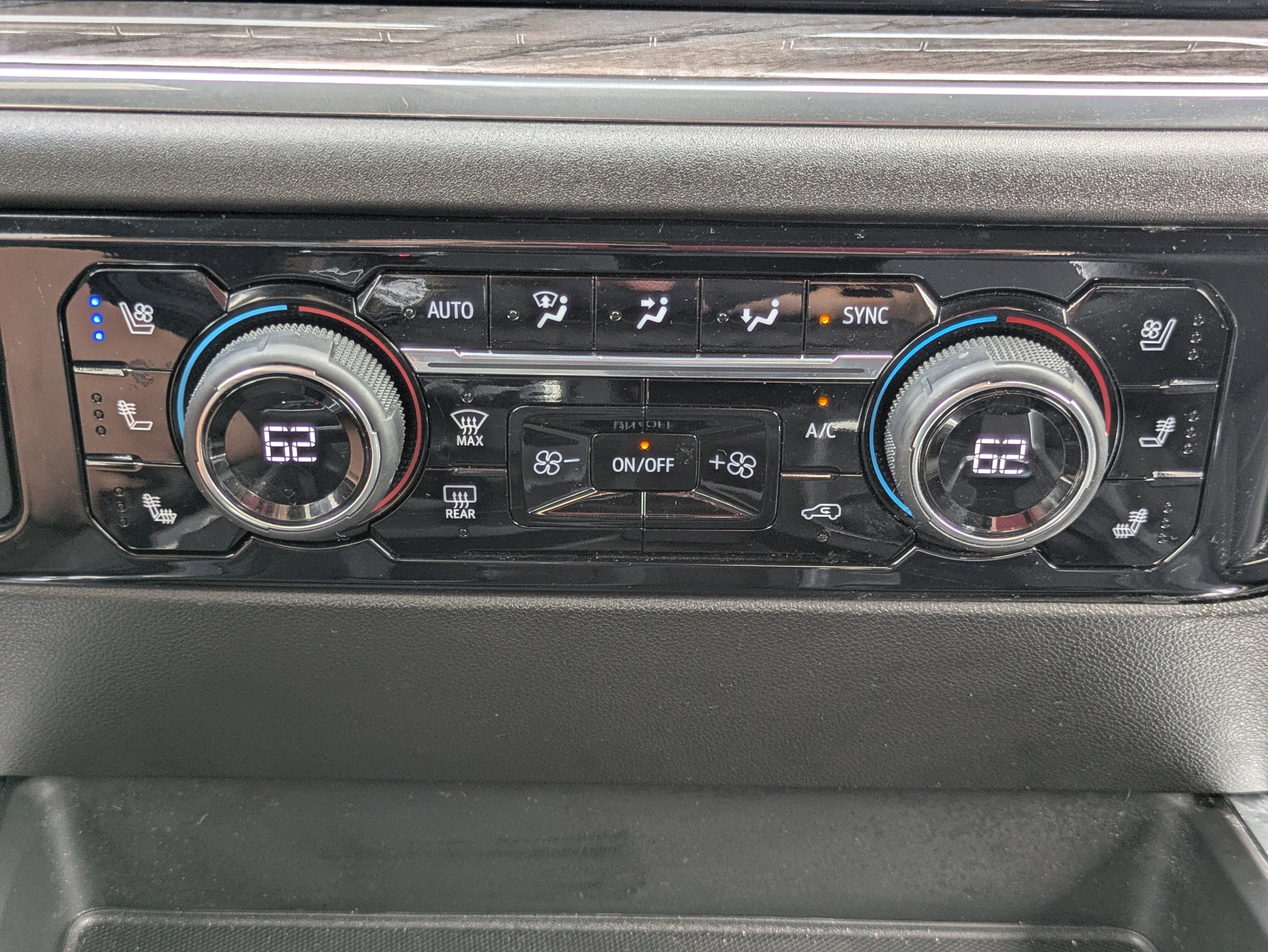 Used 2024 Chevrolet Silverado 1500 LTZ w/ Technology Package image 26