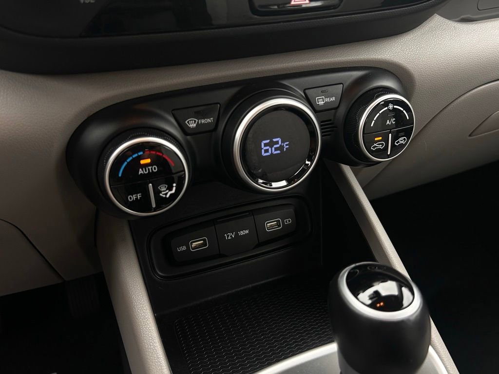 Used 2022 Hyundai Venue SEL image 19
