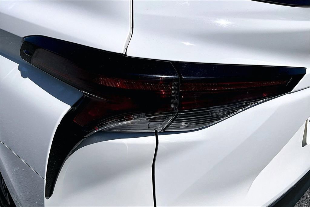 Used 2024 Toyota Sienna LE FWD image 22