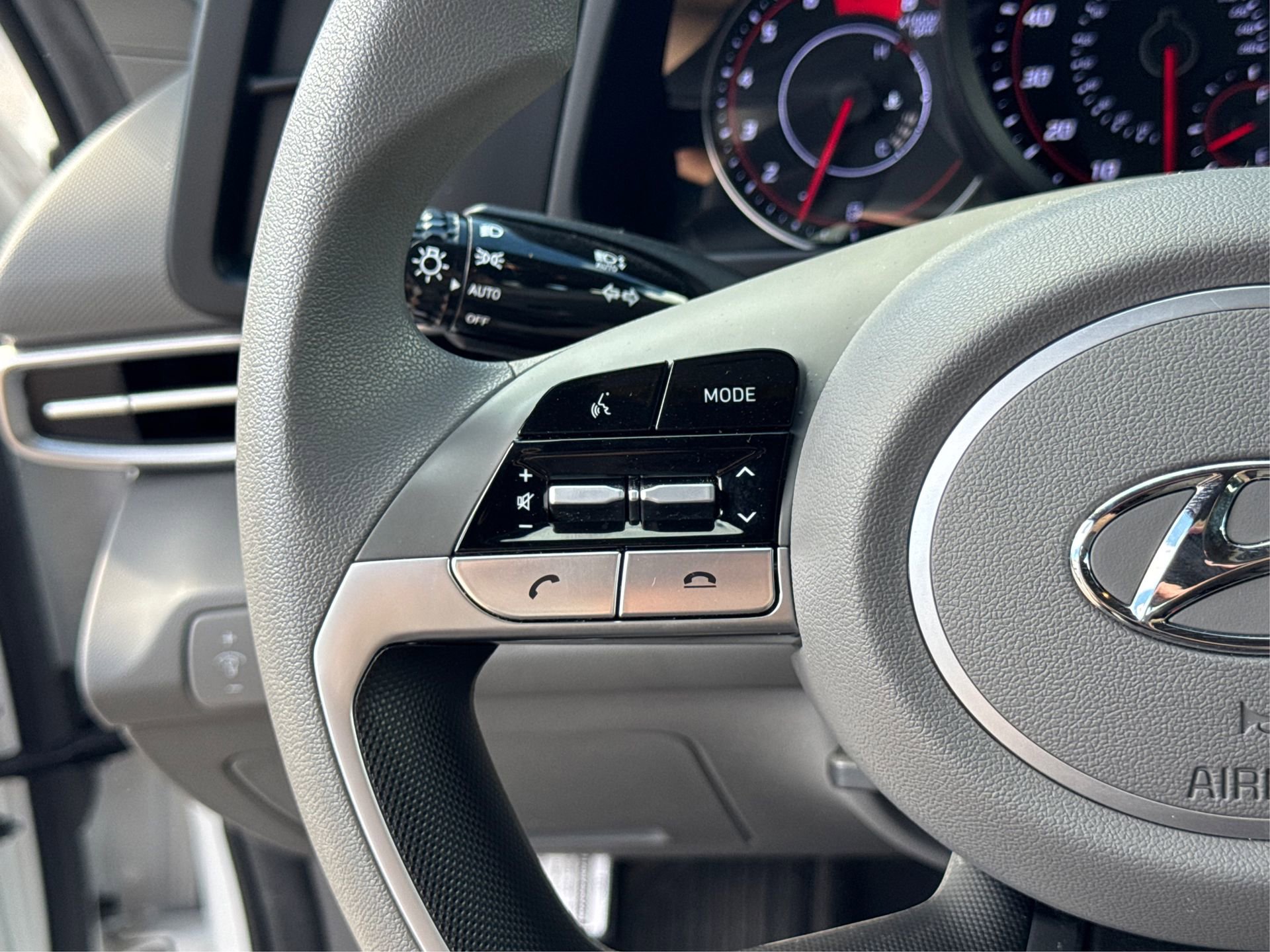 Used 2023 Hyundai Elantra SEL w/ Cargo Package image 32