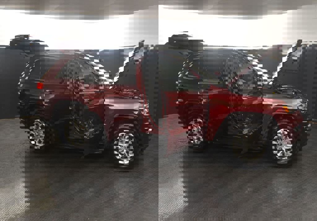 Used 2022 Jeep Grand Cherokee Laredo X image 34